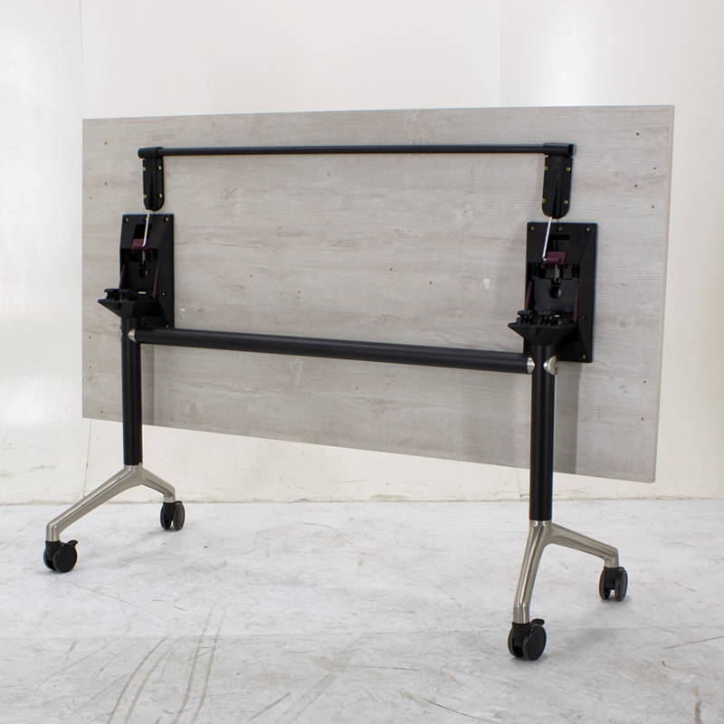 Gebruikte klaptafel verrijdbaar