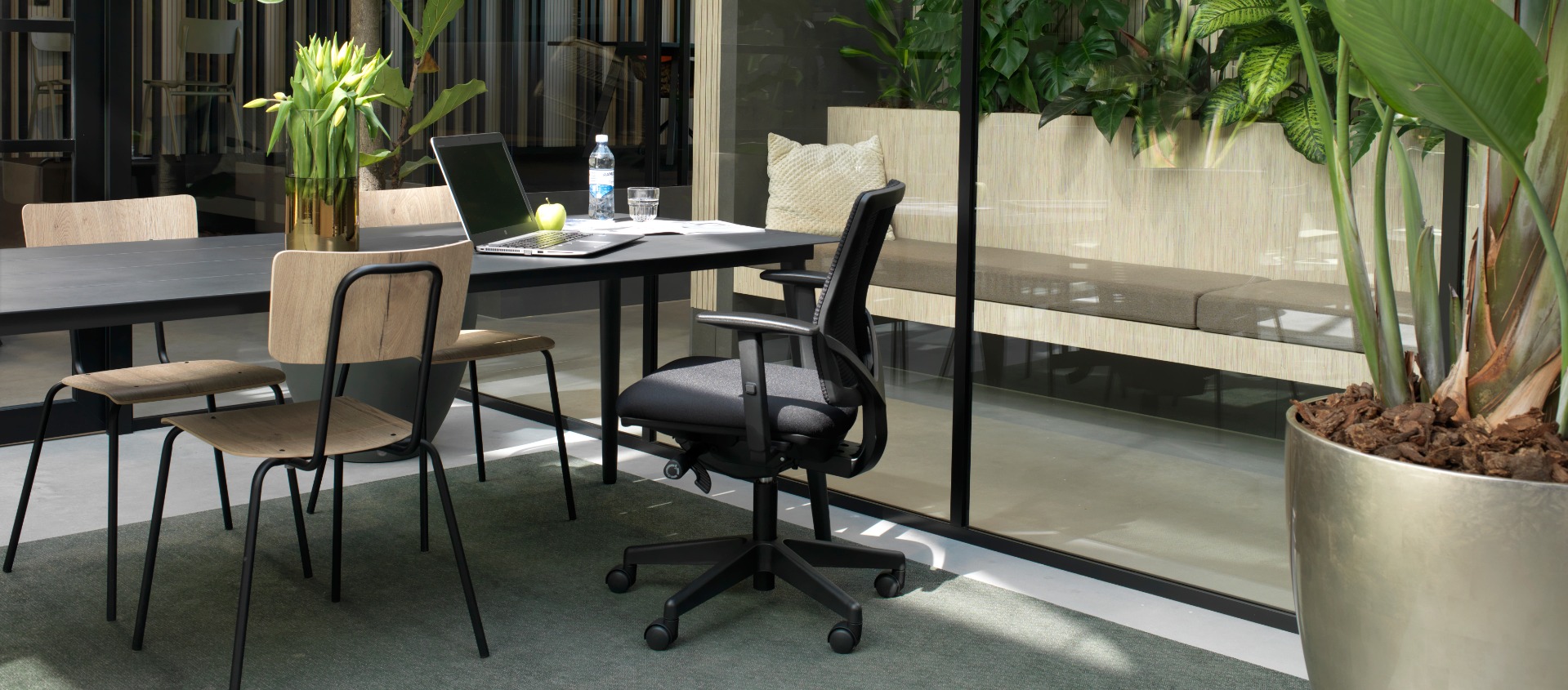 Zwarte bureaustoelen voor kantoor