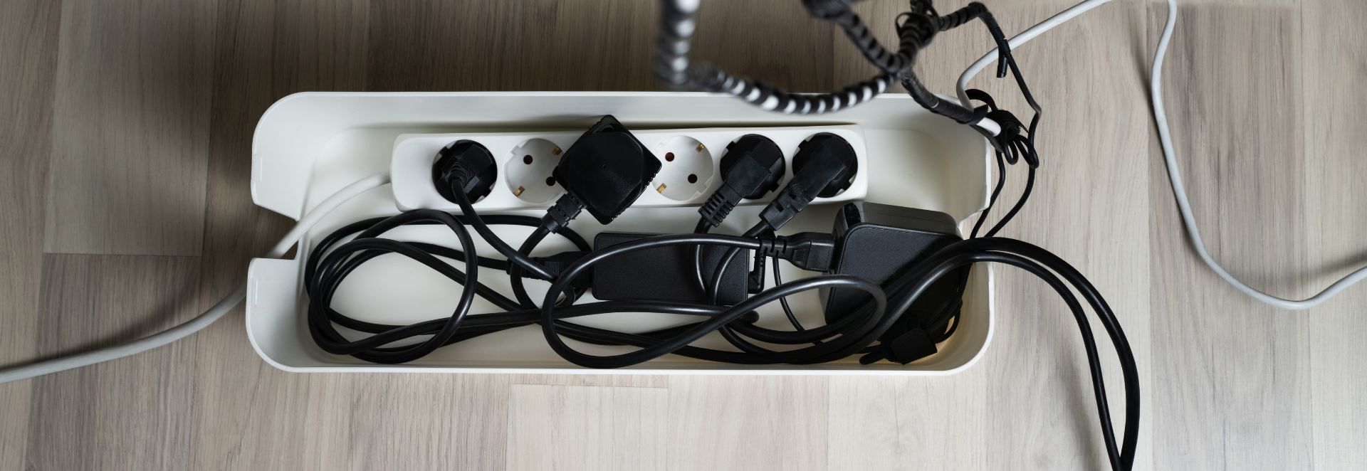De beste manieren om kabels op kantoor te managen